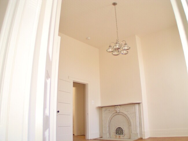 Foto del edificio - Huge top floor two bedroom in Bolton Hill