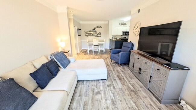 Foto del edificio - 6-12 month TURNKEY FURNISHED GOUNG FLOOR 2/2 CONDO