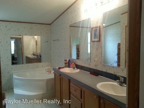 Foto del edificio - 766 Trinkaloe Rd