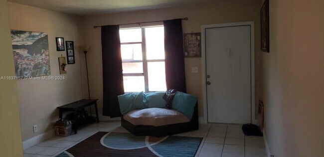 Building Photo - 2 bedroom in Hallandale Beach FL 33009