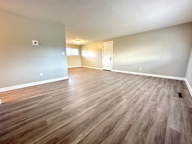 Foto del edificio - 401 Orangewood Dr