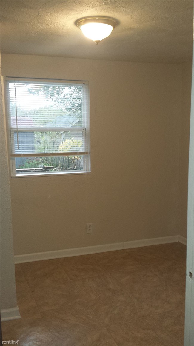Building Photo - 1 br, 1 bath House - 130 Glen Oak Street