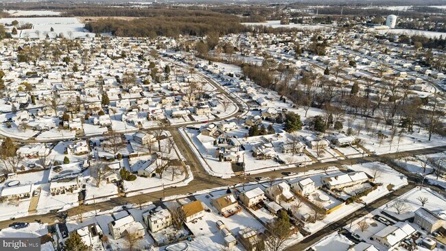 Building Photo - 38 Vine Way