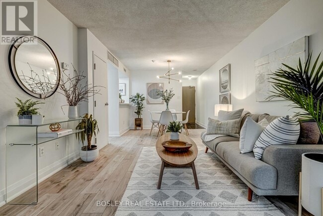 Photo du bâtiment - 1001 Bay St.