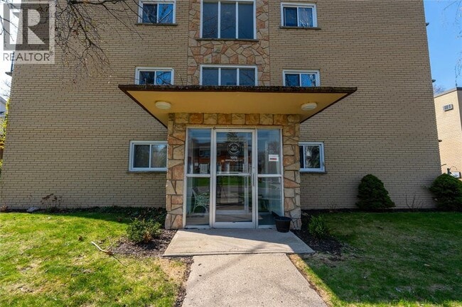 Building Photo - 1075 Brenchley St