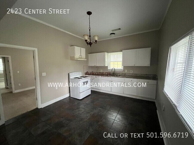 Building Photo - 2423 Center St