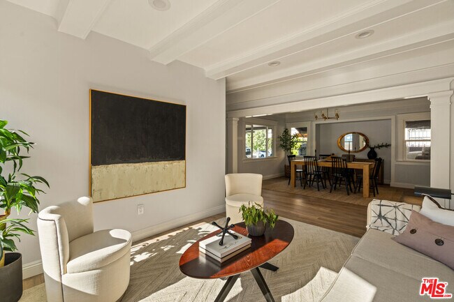 Foto del edificio - 1726 W 52nd St