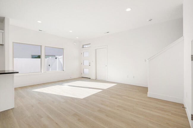 Building Photo - 1162 S Underwood Pl