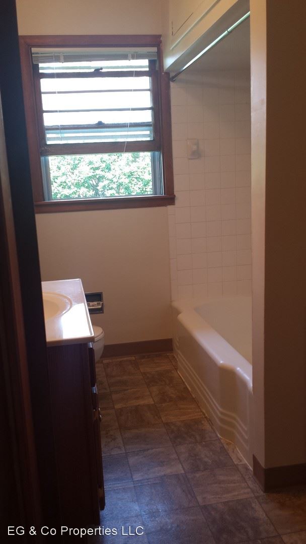 Building Photo - 4 br, 1.5 bath House - 1118 4th St S