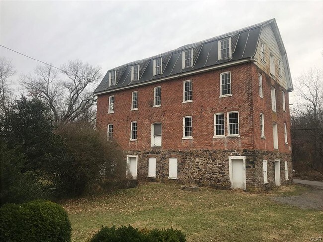 Building Photo - 1050 Water St
