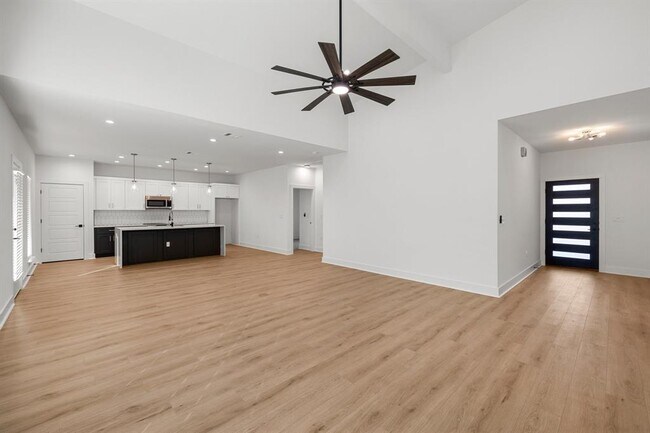Building Photo - 8631 Bighorn Cir
