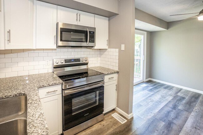 Building Photo - 11921 Golden Blvd