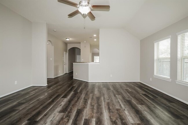 Building Photo - 10 Maple Mill Ct