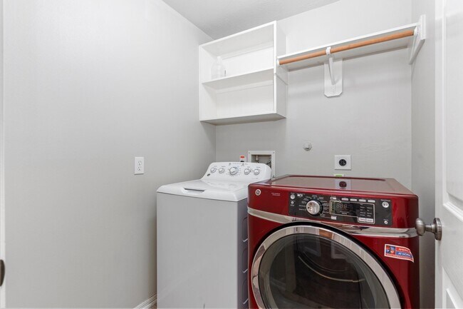 Building Photo - 3531 Shoreview Ln