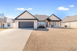 Building Photo - 9517 Meadow Oak Dr