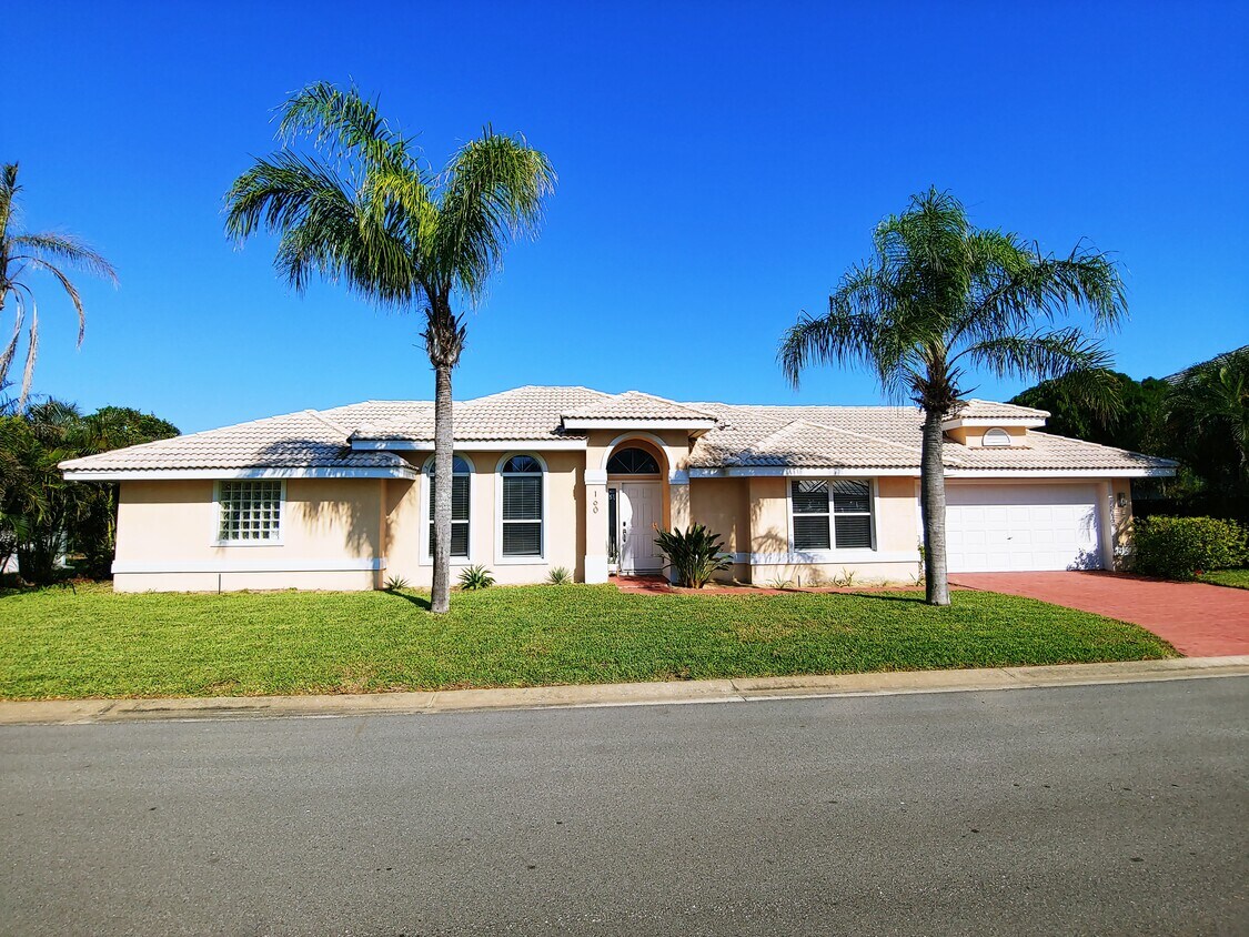 Foto principal - 160 Sandy Shoes Dr