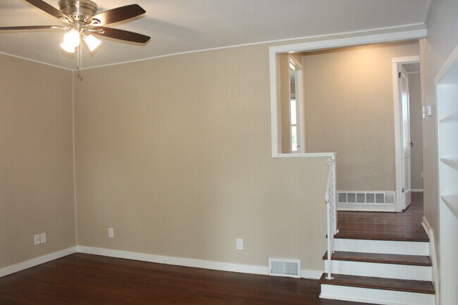 LVRM - 12 Sandstone Dr