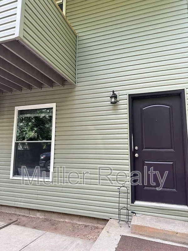 Building Photo - 3636 Old Valley View Dr