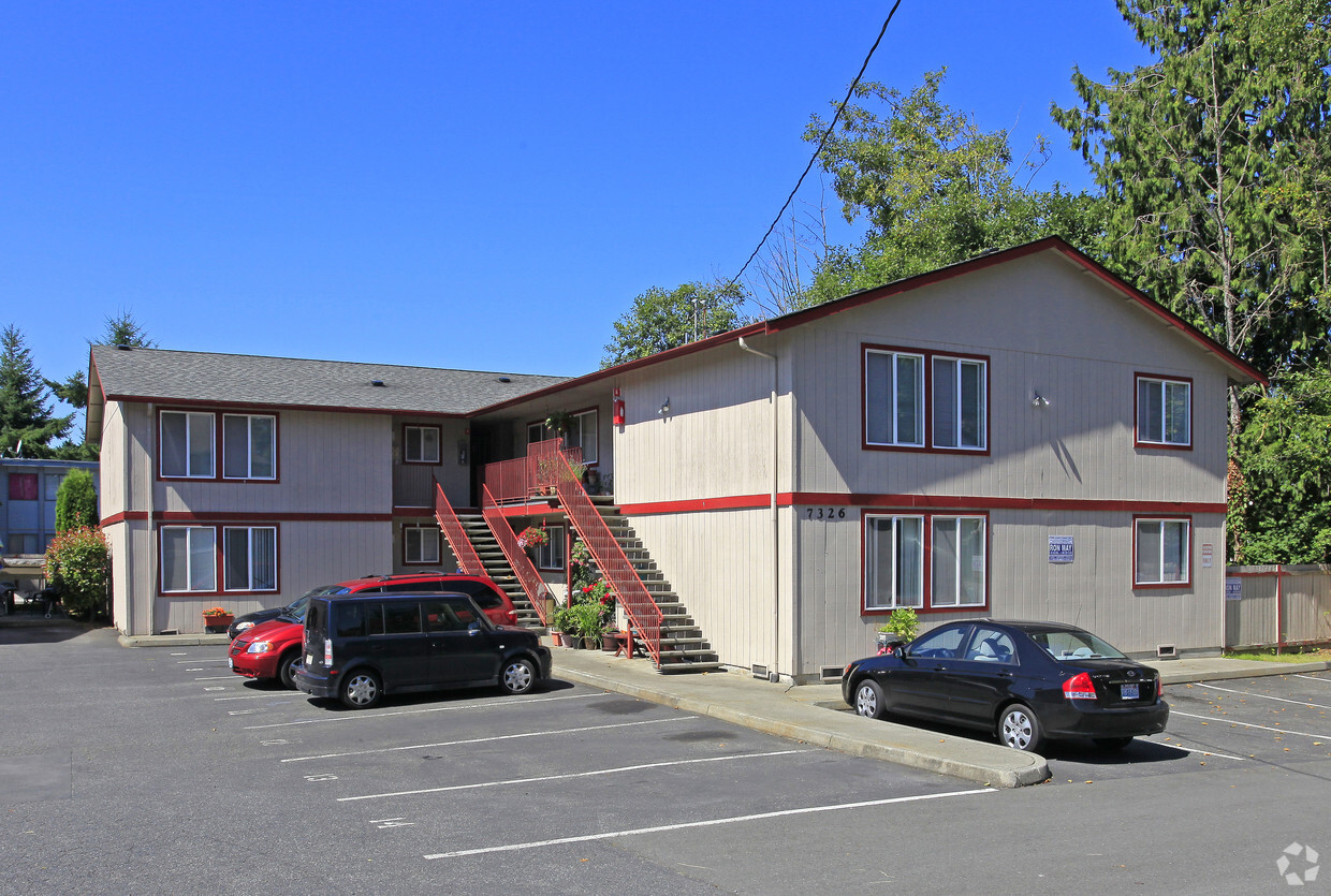 Primary Photo - RAINIER APTS