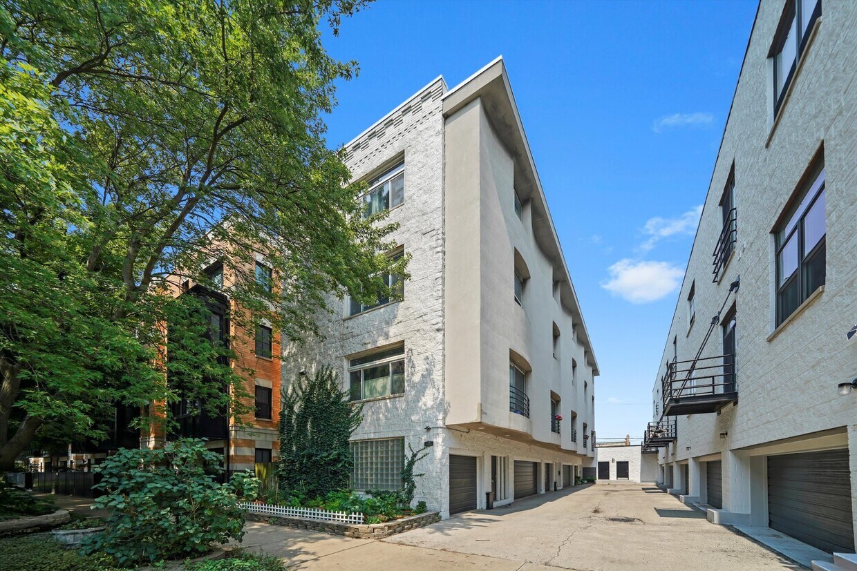 Primary Photo - 2231 N Lister Ave