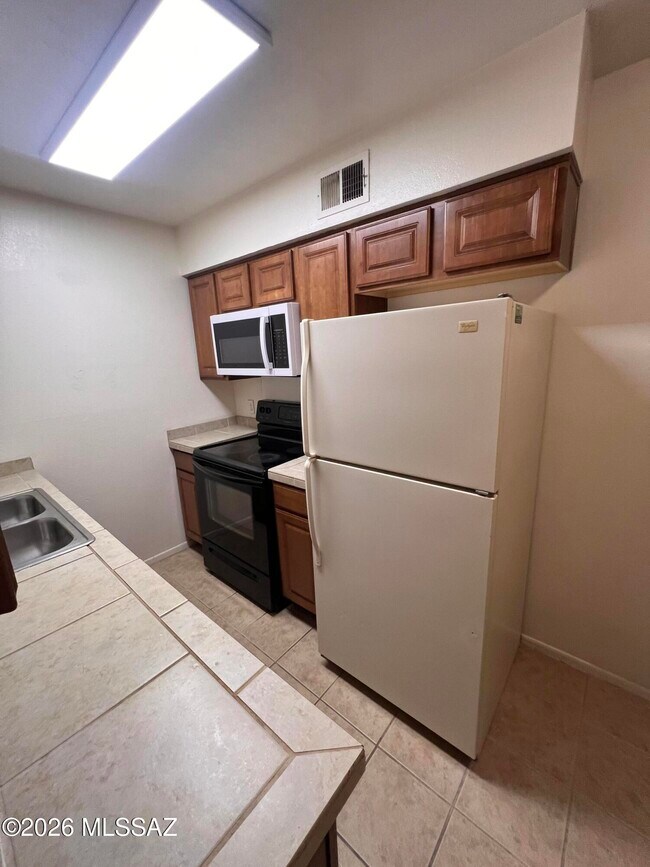 Foto del edificio - 1810 E Blacklidge Dr