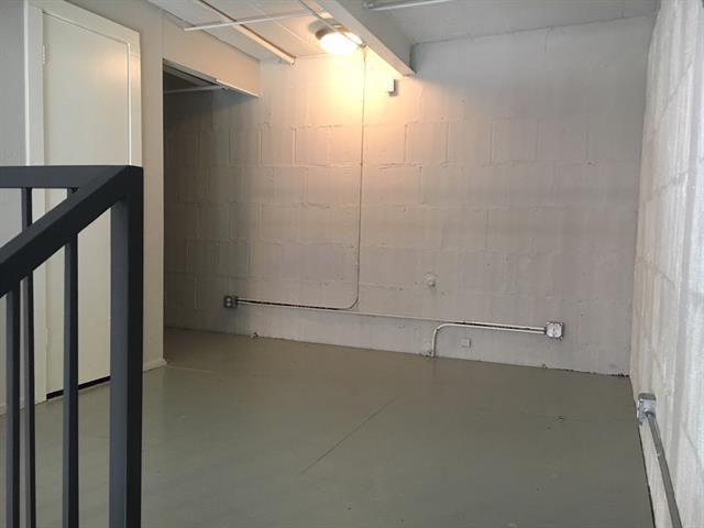 Building Photo - 2501 S Harwood St