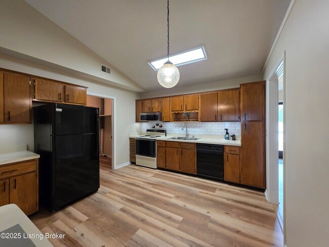 Building Photo - 130 Flintstone Ct