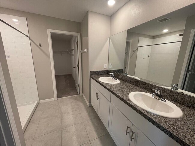 Foto del edificio - 10232 Bright Crystal Ave