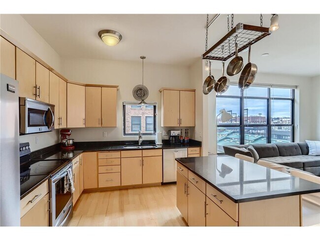 Building Photo - 270 4th St E
