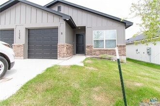 Building Photo - 1235 Concord Dr