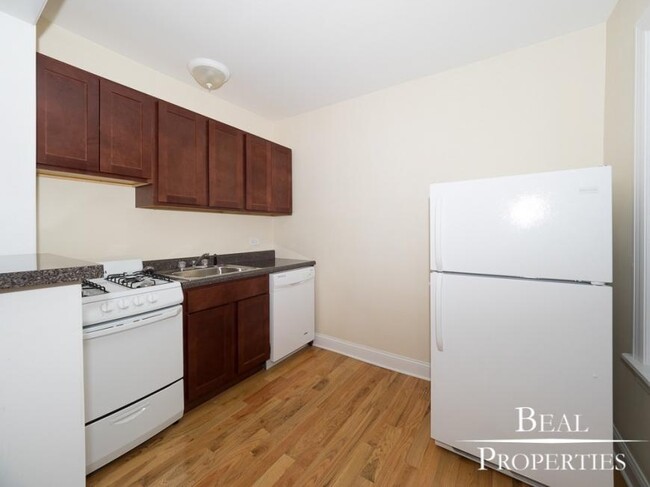 Building Photo - 0 bedroom in CHICAGO IL 60610
