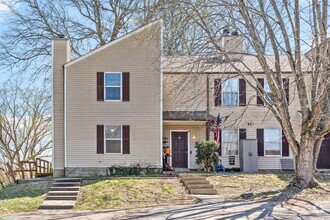 Building Photo - 923 Kingsbury Dr