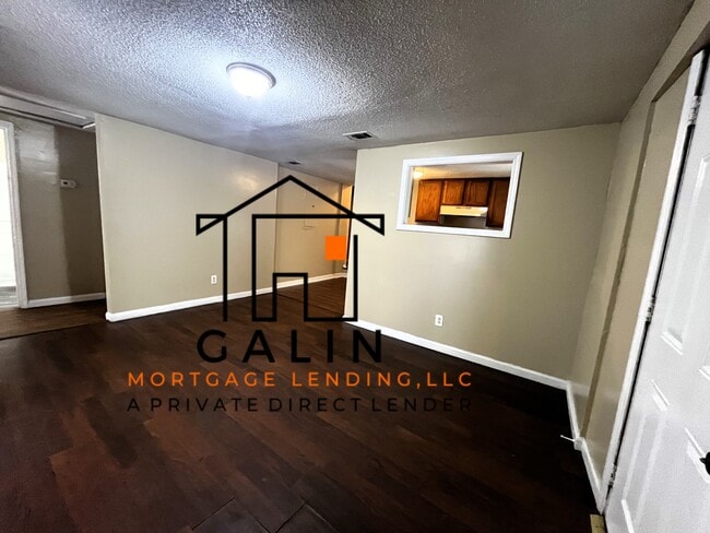 Building Photo - 815 Davis Ave