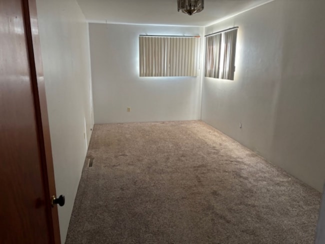 Building Photo - 38 10th Ave SE