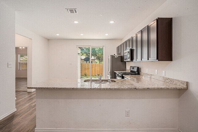 Foto del edificio - 4422 Chandler Rd