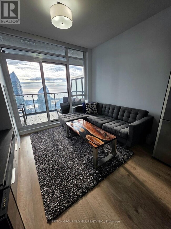 Building Photo - 36 Park Lawn Rd