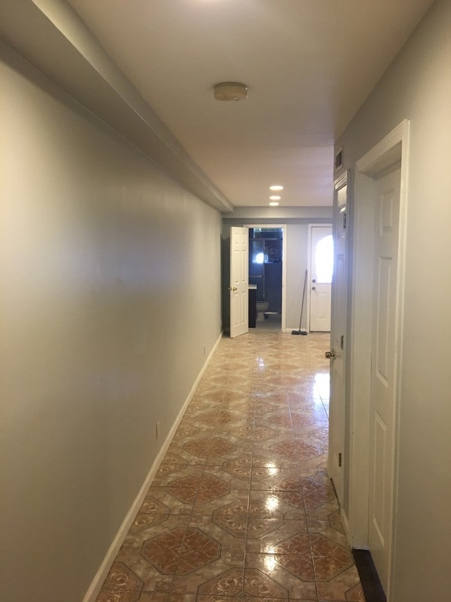 Building Photo - 14 Laidlaw Ave