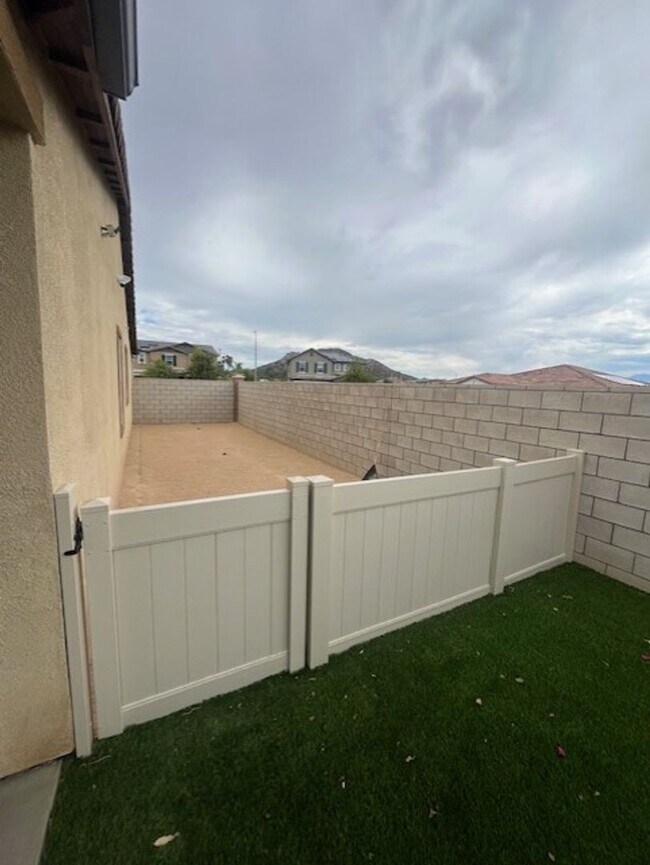 Foto del edificio - Charming Single-Story Home for Rent – Ener...