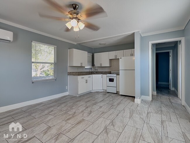 Building Photo - 208 Pine St