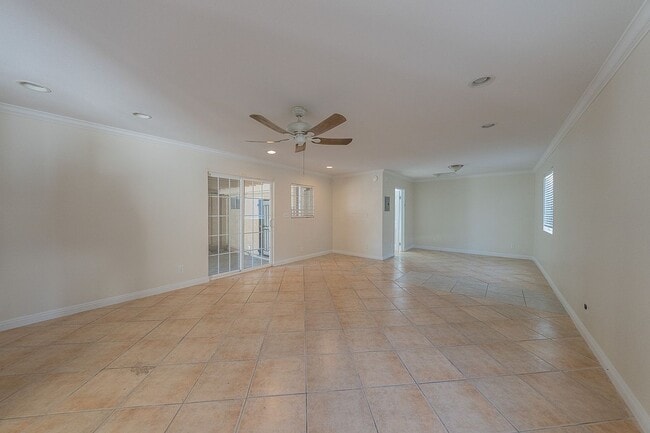 Foto del edificio - 14039 Burton St