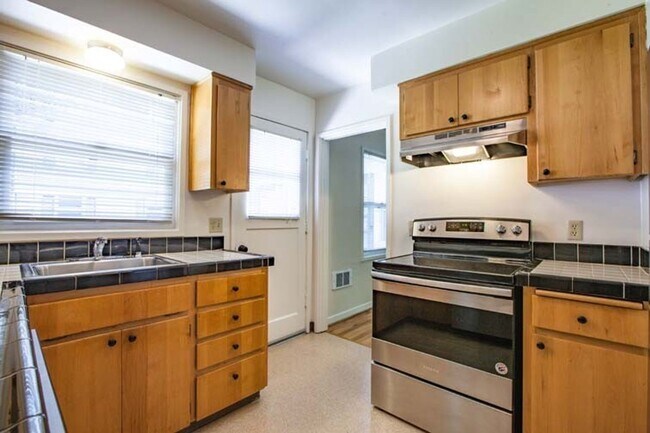 Foto del edificio - Lovely Mid-Century Gem in Peaceful Park Li...