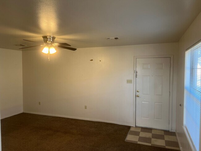 Foto del edificio - 350 S Davis St