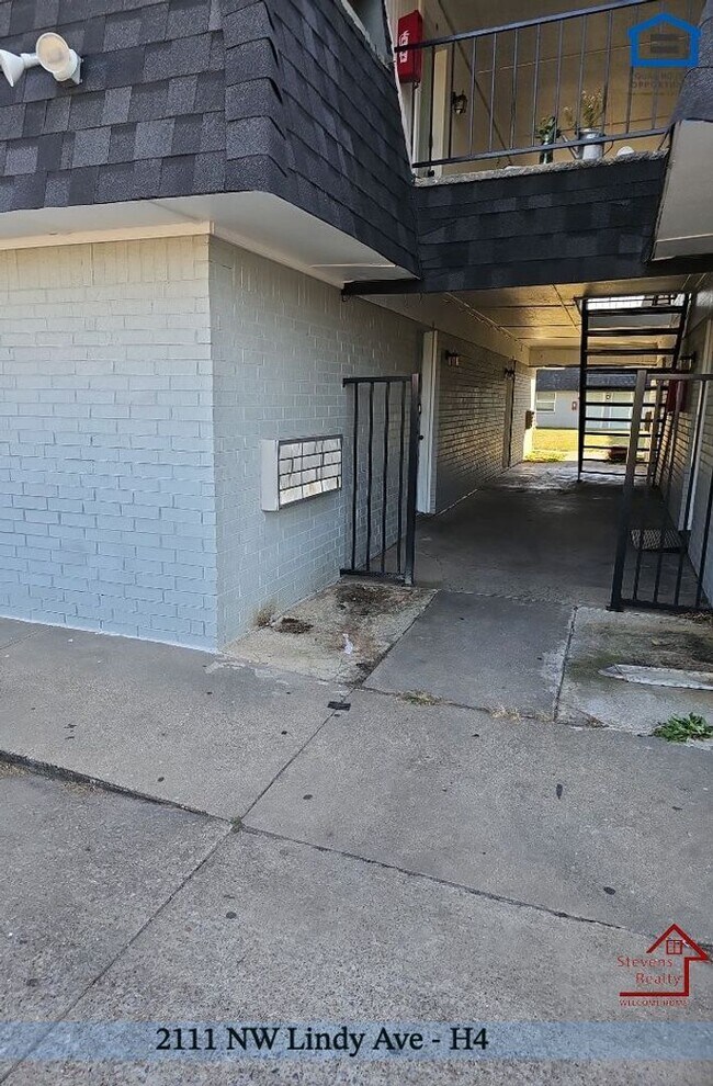 Building Photo - 2111 NW Lindy Ave