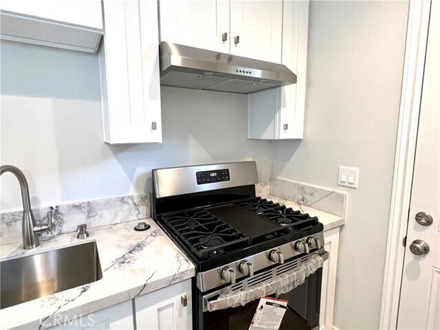 Building Photo - 544 St