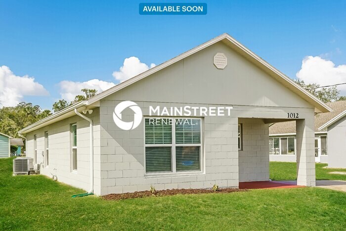 Foto principal - 3 Bedroom Pet-Friendly Home in SANFORD, FL...