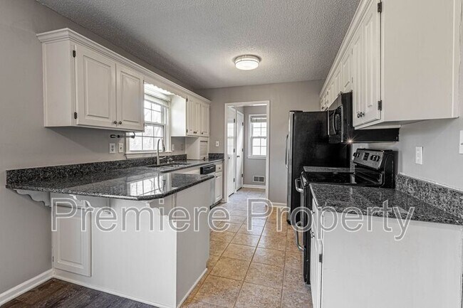 Building Photo - 1011 SW Lorman Dr