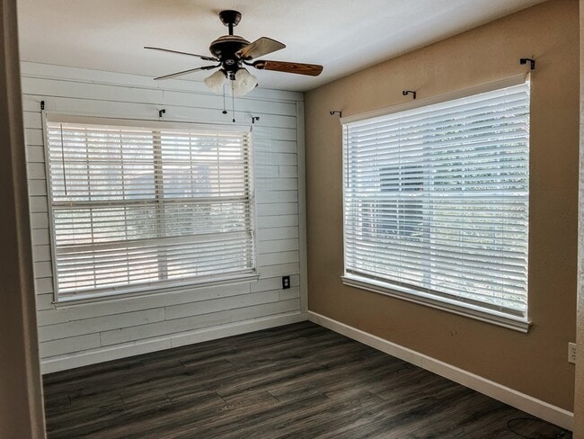 Foto del edificio - 542 Goin St