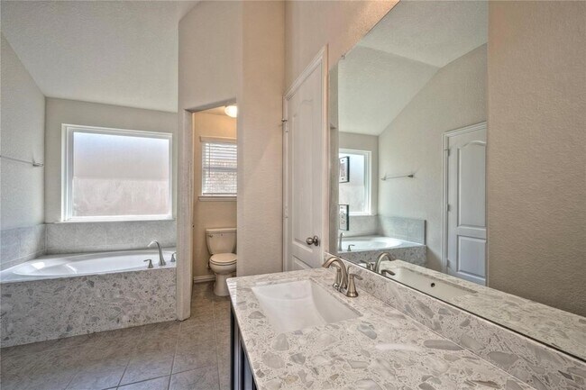Foto del edificio - 5106 Eagle Falls Ln