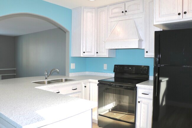 Brand new kitchen and appliances - 2174 Division St