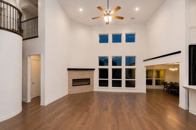 Building Photo - 1066 Lindsay Ln